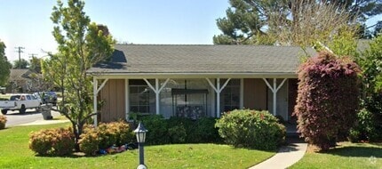 Building Photo - COMING SOON!!!!! 3 bedrooms, 2 bathrooms h...