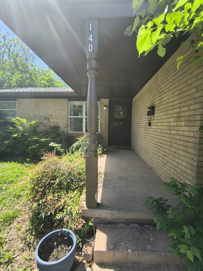 Building Photo - 140 Ridgecrest Rd