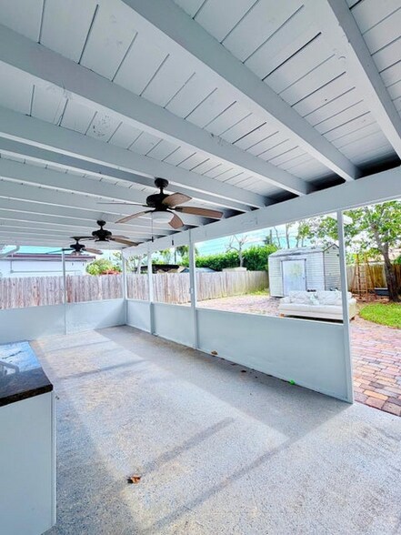 Building Photo - 2594 West End Rd