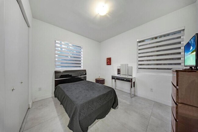 Building Photo - 10081 NW 75th Terrace