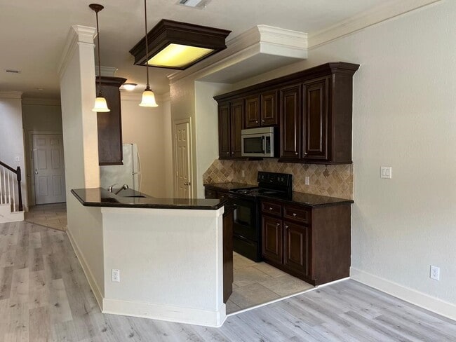 Building Photo - 2865 Westhollow Dr