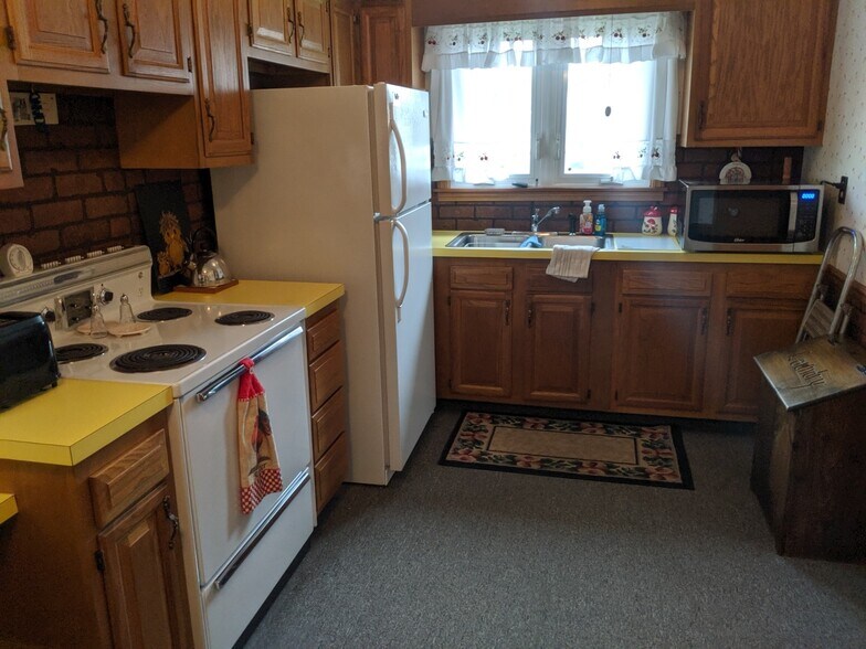 Fully furnished kitchen. - 2907 State Route 534