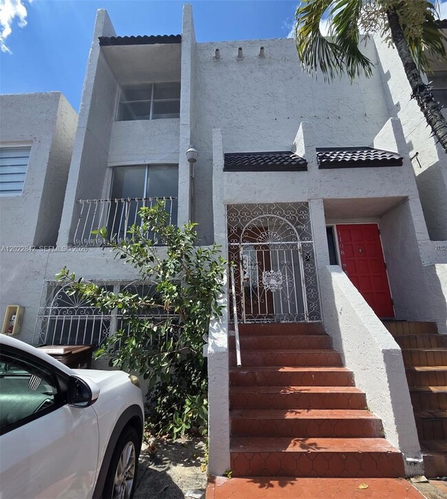 Building Photo - 1104 W 44th St