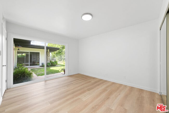 Building Photo - 656 N Bonhill Rd