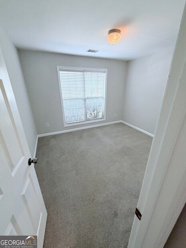 Building Photo - 3816 Landing Terrace