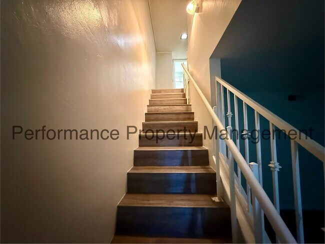 Building Photo - Cute 2 Story Condo in SW Bakersfield w/ Pool, RBP & $0 Deposit Option