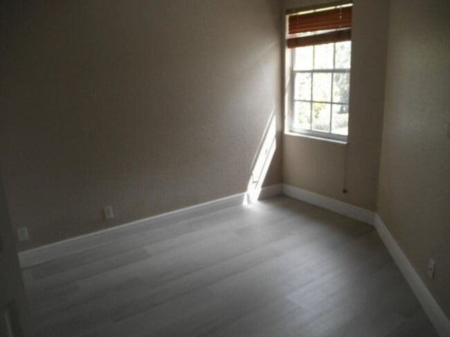 Building Photo - 847 Summit Lake Dr