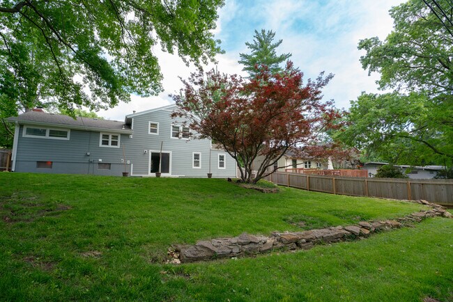 Building Photo - 9300 Outlook Dr