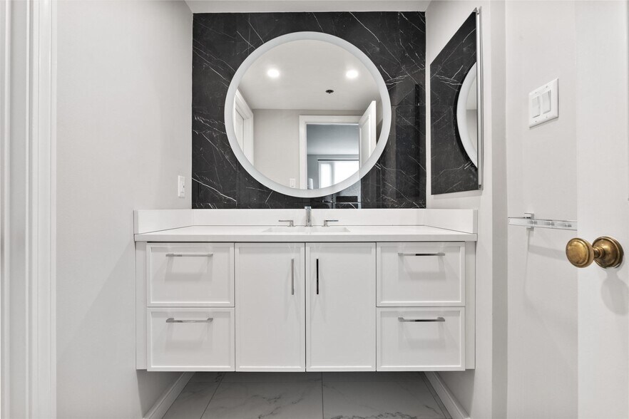 Building Photo - 220 Boylston St