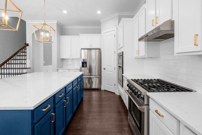 Building Photo - Stunning All-Brick Home in BridgeMill Community!