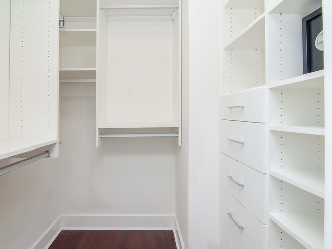 Building Photo - 213 S Moody Ave