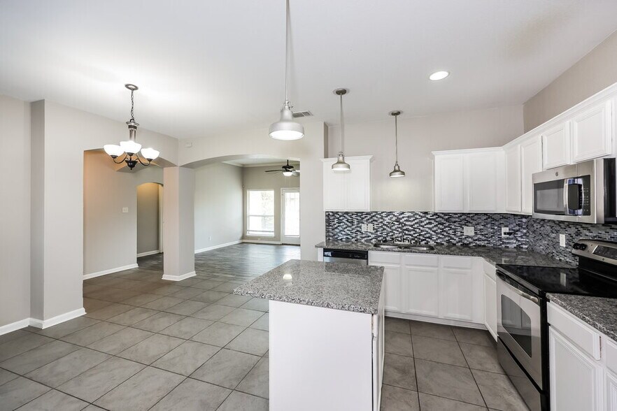 Building Photo - 316 Rock Hill Dr