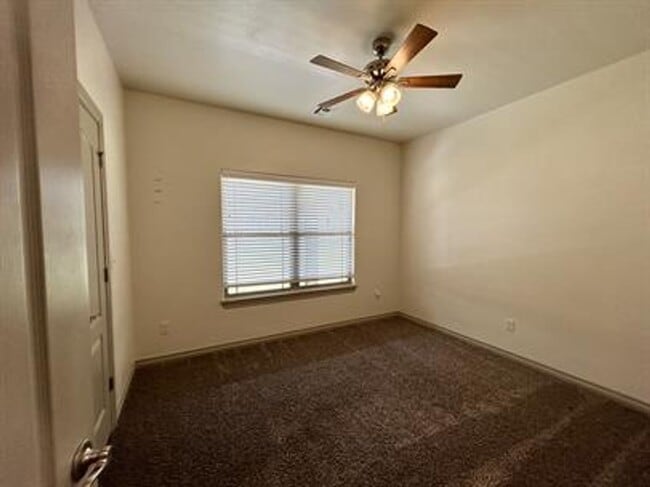 Building Photo - 4 Bedroom