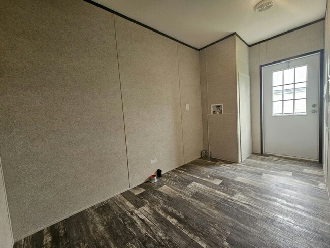 Building Photo - 464 Suwanee Dr