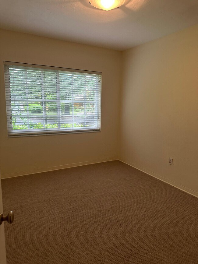 Building Photo - 619 Altara Ave