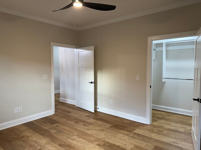 Building Photo - Short term Rental Home!