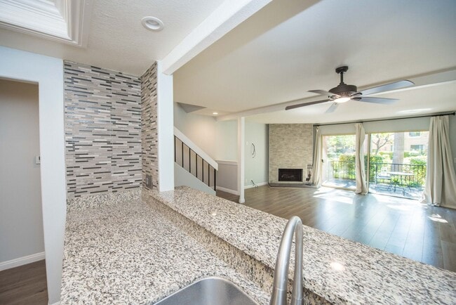 Building Photo - Huntington Beach Townhome