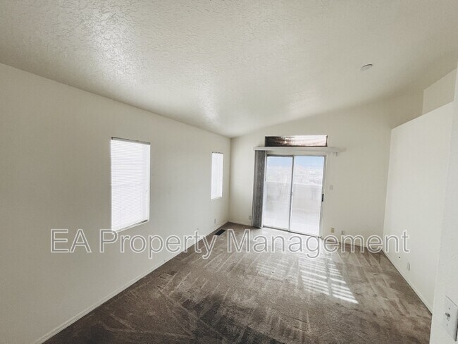 Building Photo - 7008 Angela Dr NE