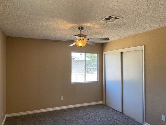 Building Photo - Fresh Paint and New Carpet with Sky Harbor...