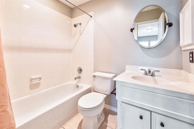 Building Photo - 1247 W 17th St