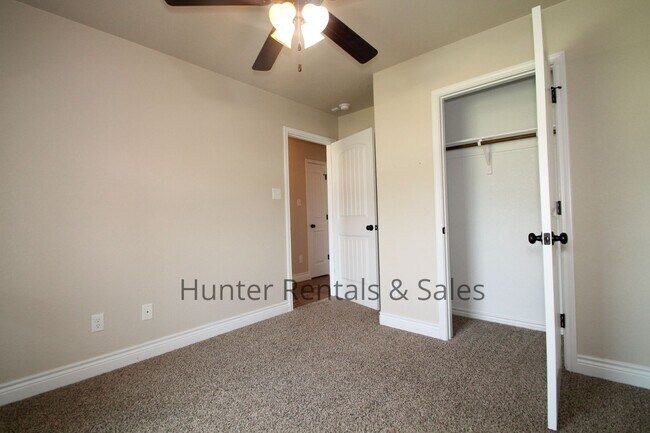 Building Photo - 1104 Wren Cir