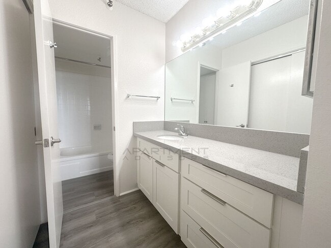 Building Photo - 2499 Kapiolani Blvd