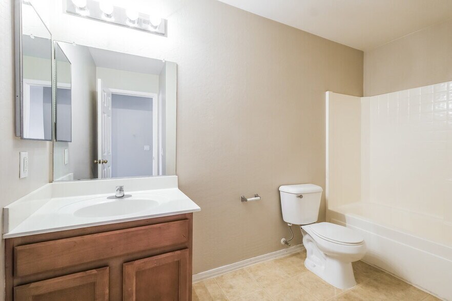 Building Photo - 4310 N 124th Ave