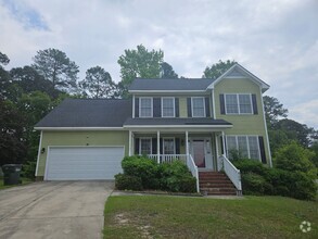 Building Photo - 4 Bedroom, 2.5 Bath Home Located in the Es...