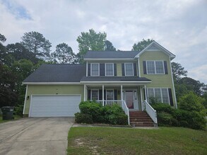 Building Photo - 4 Bedroom, 2.5 Bath Home Located in the Established Neighborhood Kings Grant.