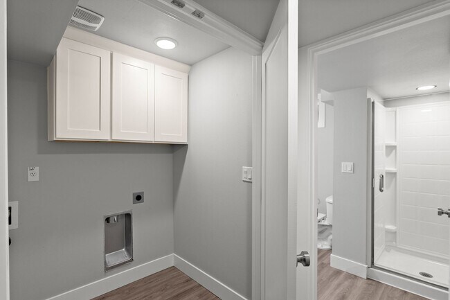 Building Photo - 5535 SE 57th Ave