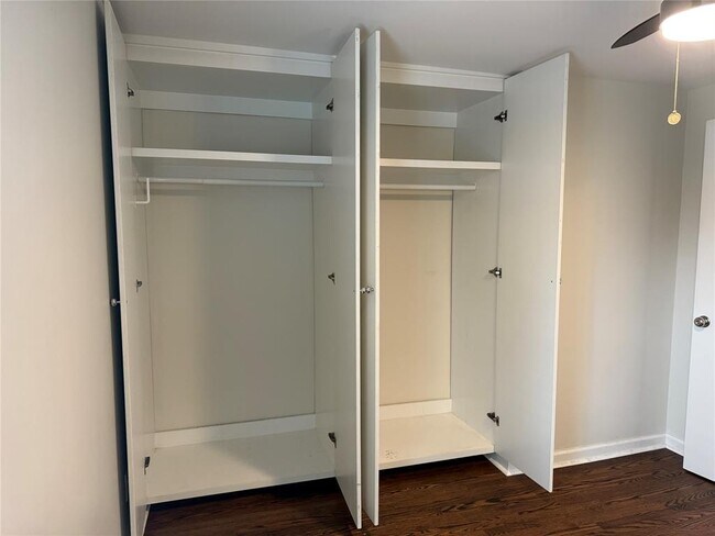 Building Photo - 1205 Military Ct