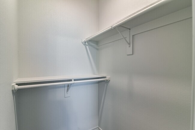 Building Photo - Brand New 3 bed 2.5 Duplex