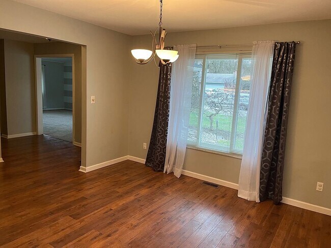 Building Photo - 301 S Village Dr