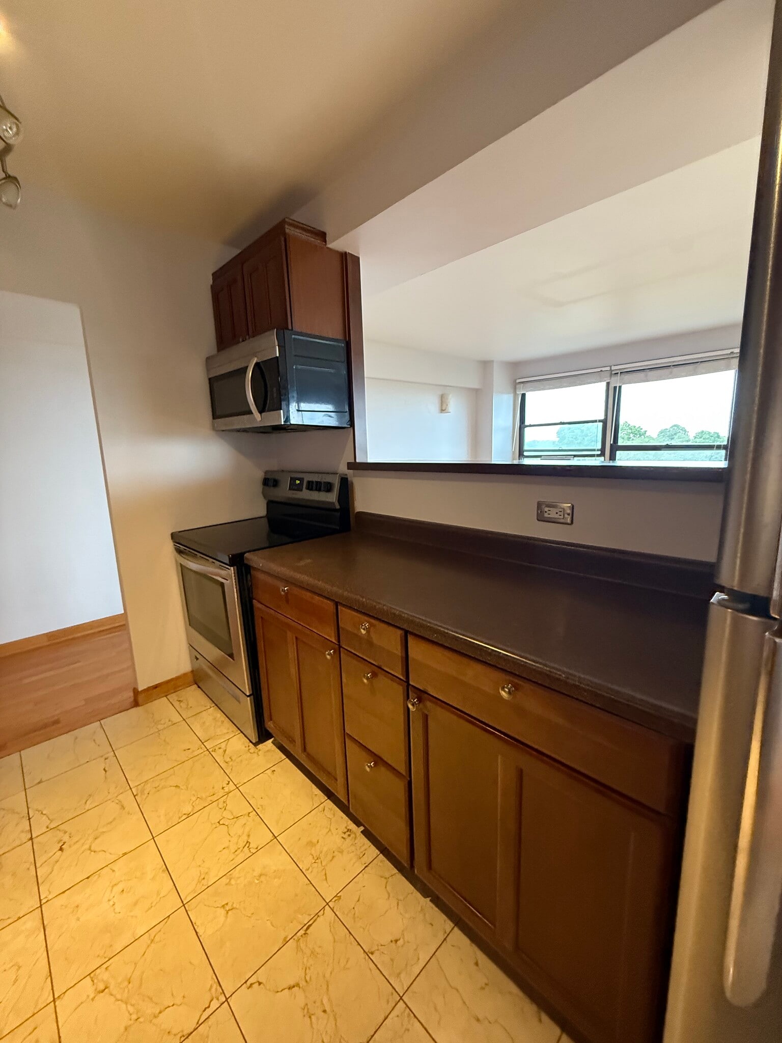 Building Photo - 4230 N Marine Dr