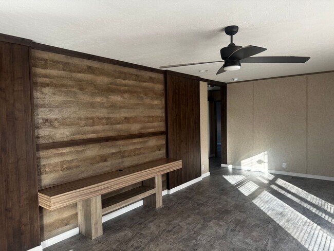 Building Photo - Spacious Four Bedroom Home - Pet Friendly and Horses Allowed!