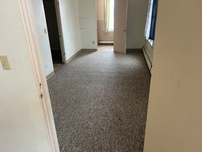 Living room - 124 1/2 N Cedar Ave