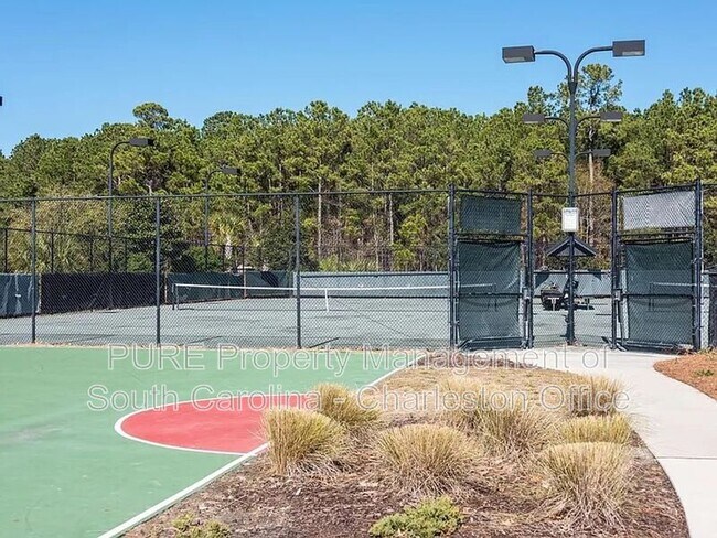 Building Photo - 1597 Rivertowne Country Club Dr