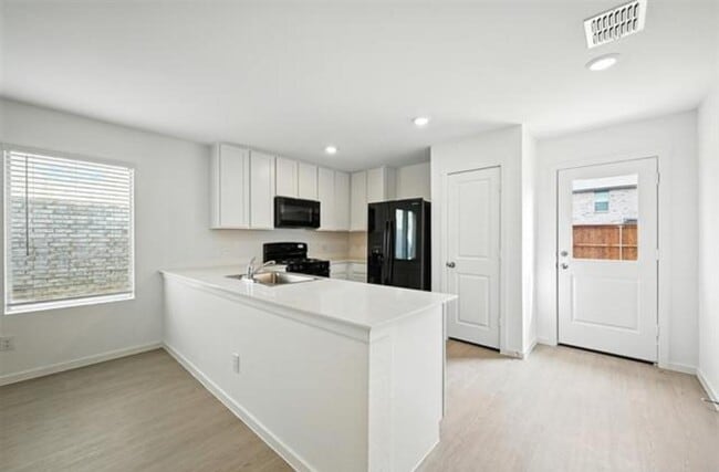 Building Photo - 205 Ashbrook St