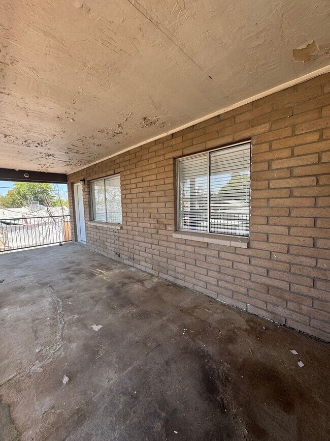 Building Photo - 738 W Pepper Pl