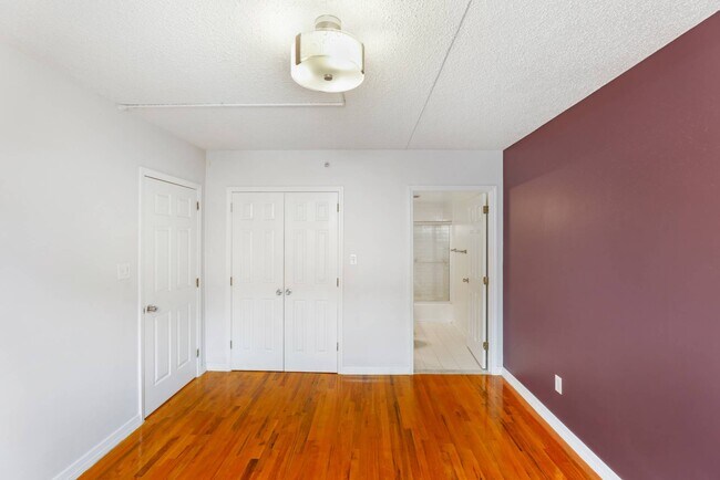 Building Photo - 6902 Narrows Ave