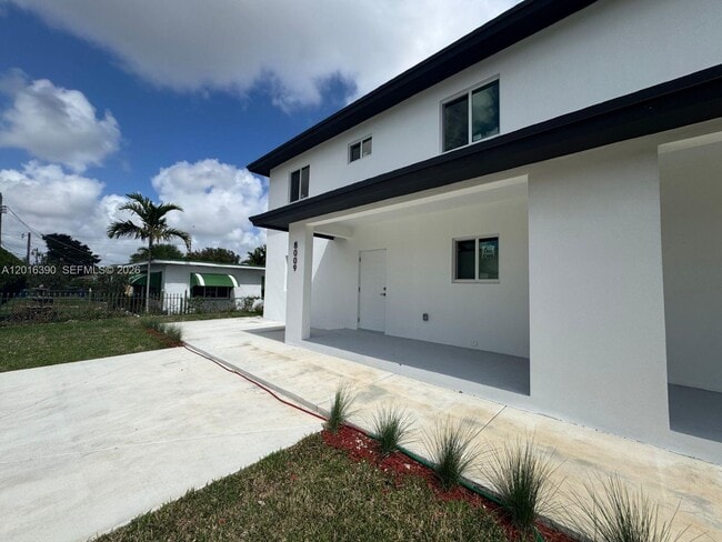 Building Photo - 8005 NW 14th Ct
