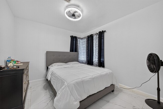 Building Photo - 14310 Royal Hill Dr