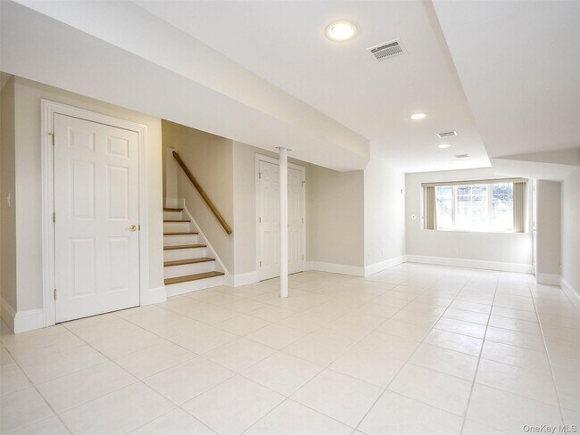 Building Photo - 24B Sintsink Dr W