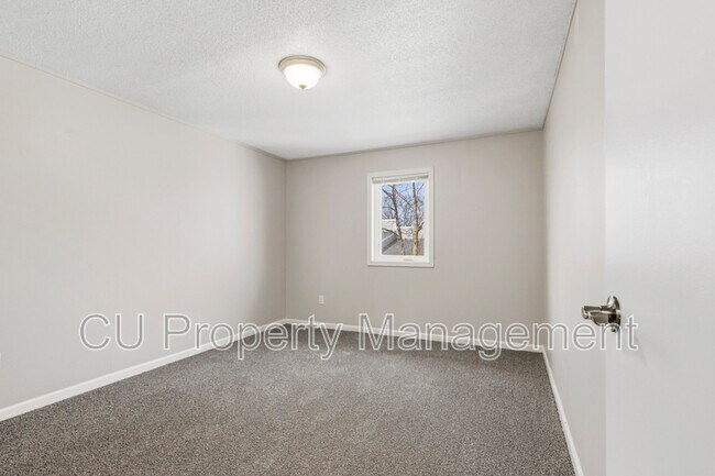 Building Photo - 1605 N Willow Rd