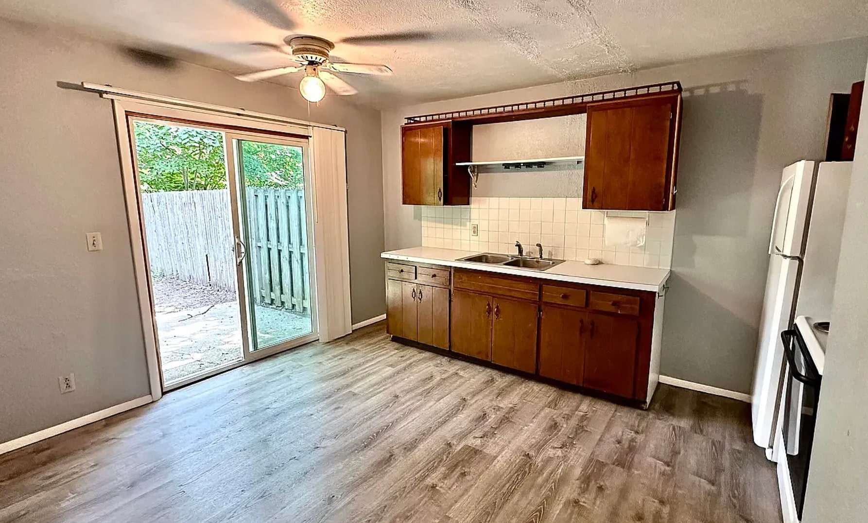 Building Photo - 3917 Reinhardt Dr