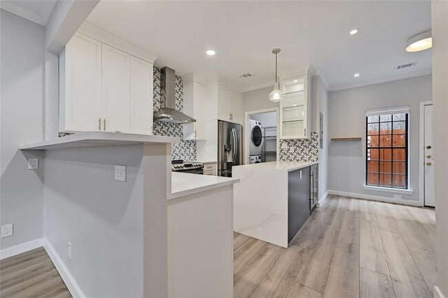 Building Photo - 1307 Kinney Ave
