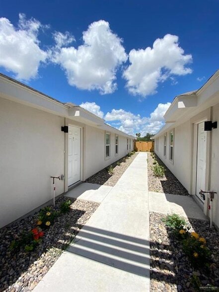 Building Photo - 3408 Sahara Dr