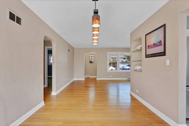 Building Photo - 8918 Parkside Ave