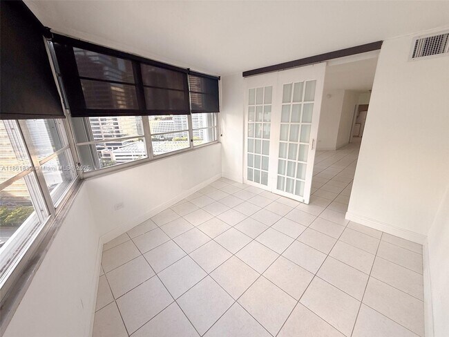 Building Photo - 801 Brickell Bay Dr