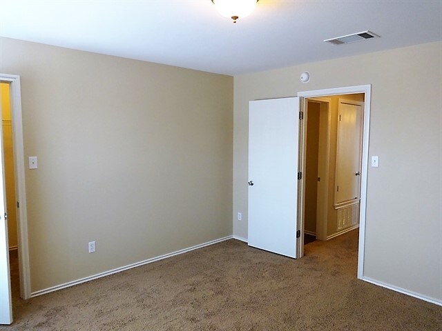 Building Photo - 317 Phillips St